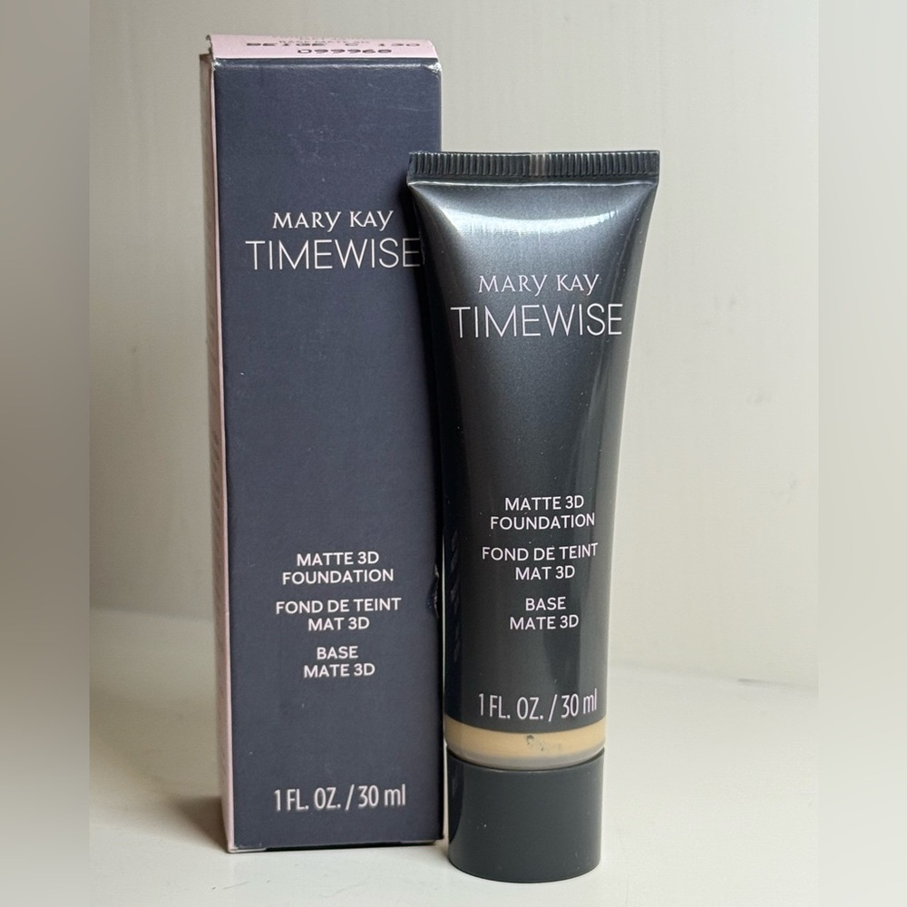 Mary Kay TimeWise Matte 3D Foundation 
Beige C 130